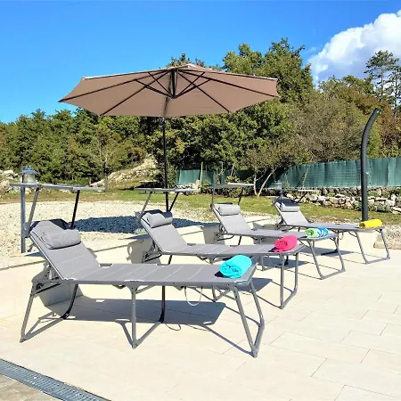 Salvia - House With Pool -