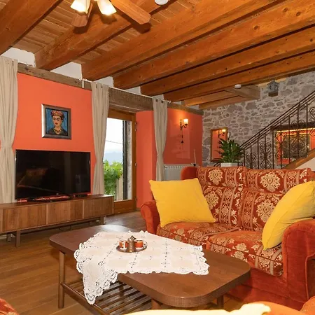 Salvia - House With Pool - Holiday home Jurdani