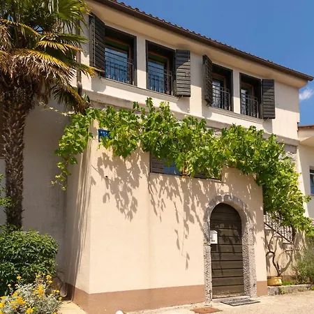 Salvia - House With Pool - Jurdani