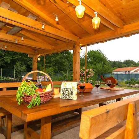 Salvia - House With Pool - Jurdani